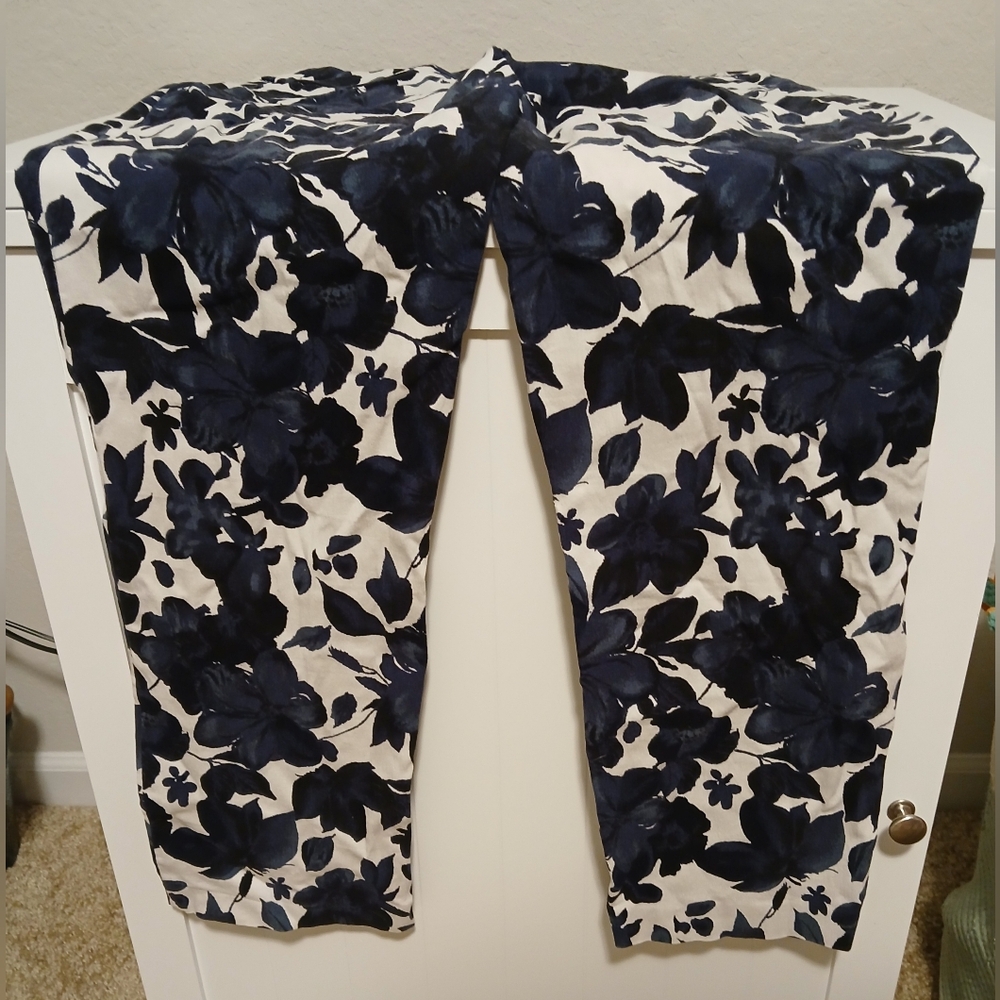 Joseph Ribkoff Floral Dress Pants‎ - Picture 6 of 10